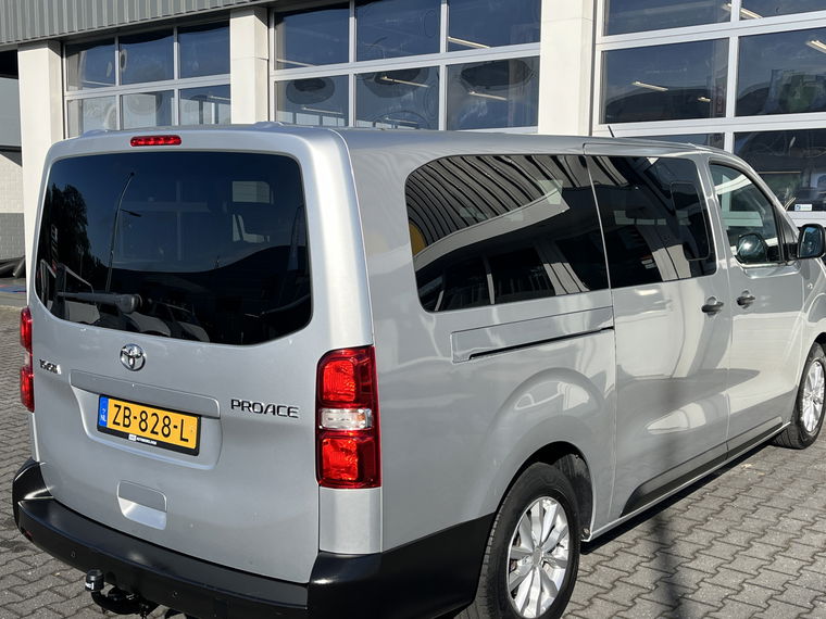 Toyota PROACE Shuttle 9-persoons