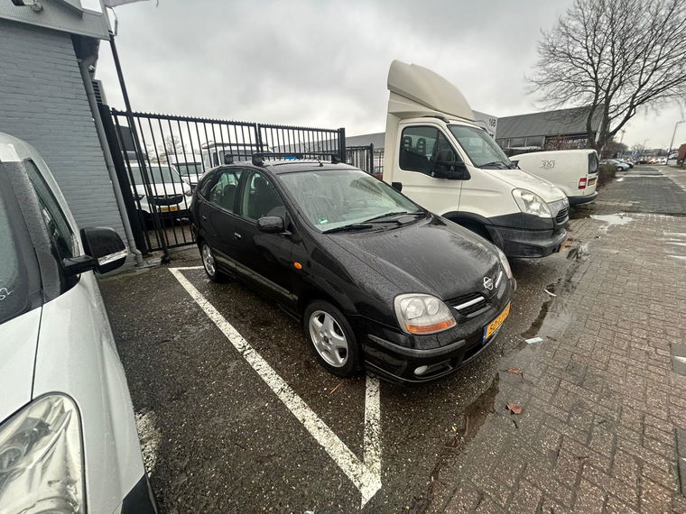 Nissan Almera Tino