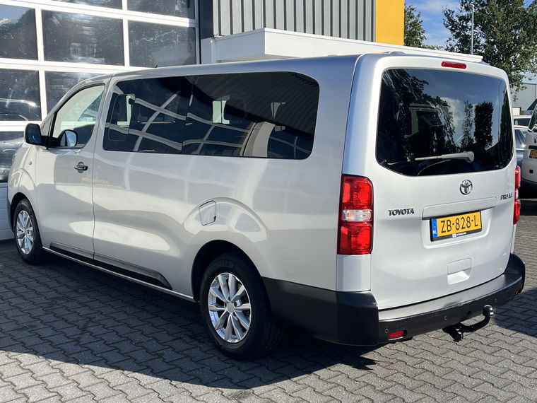 Toyota PROACE Shuttle 9-persoons