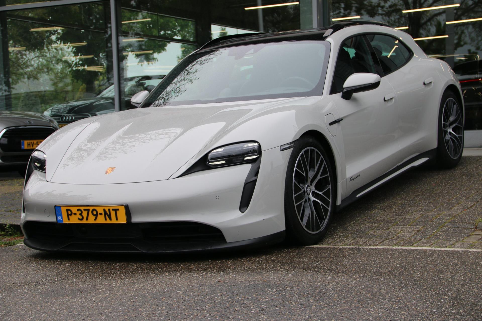 Foto van Porsche Taycan Sport Turismo