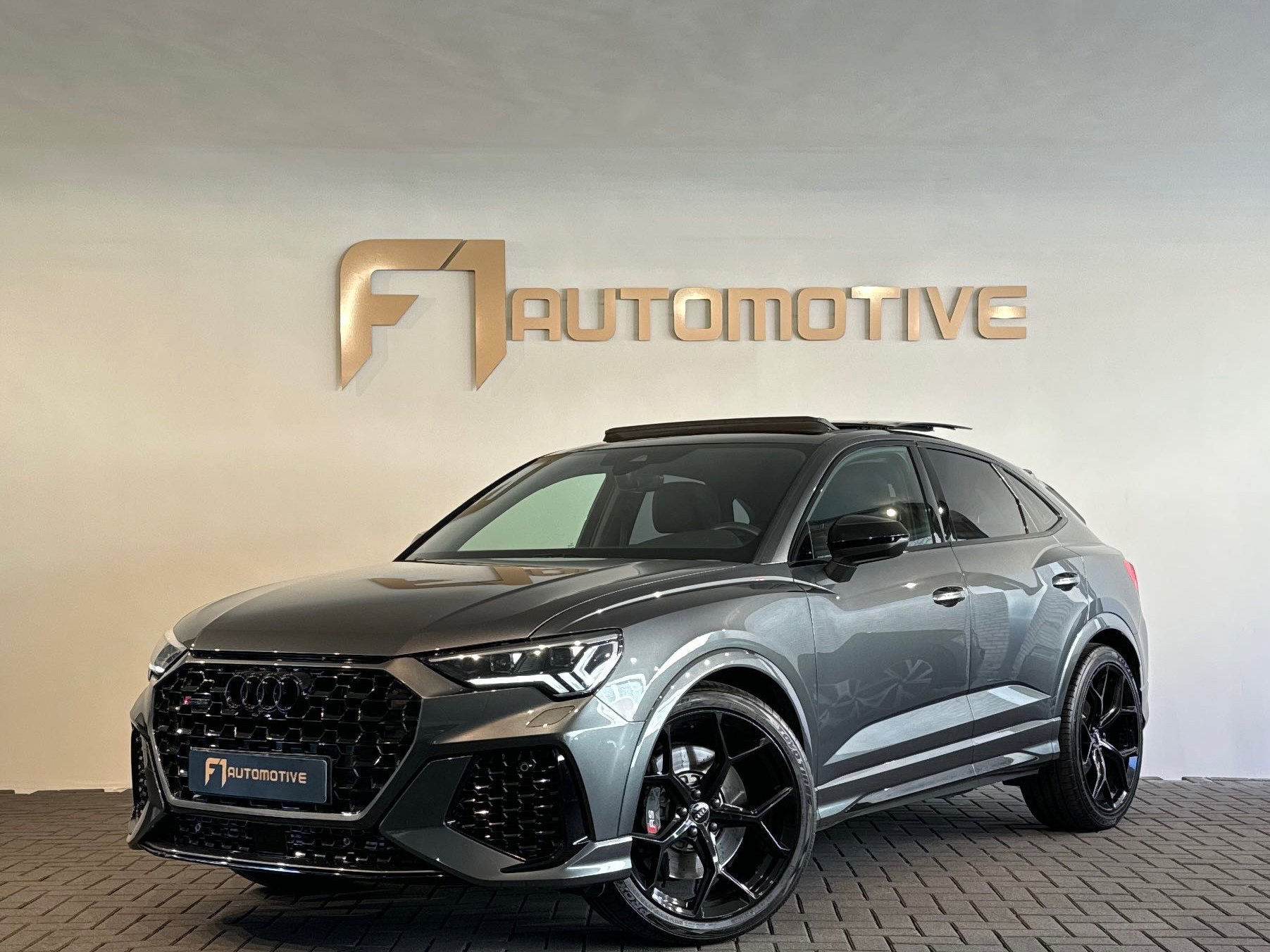 Foto van Audi RSQ3