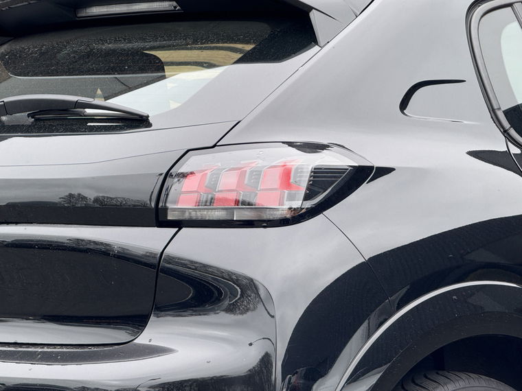 Peugeot e-208