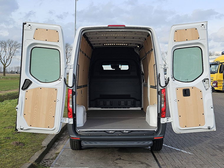 Mercedes-Benz eSprinter
