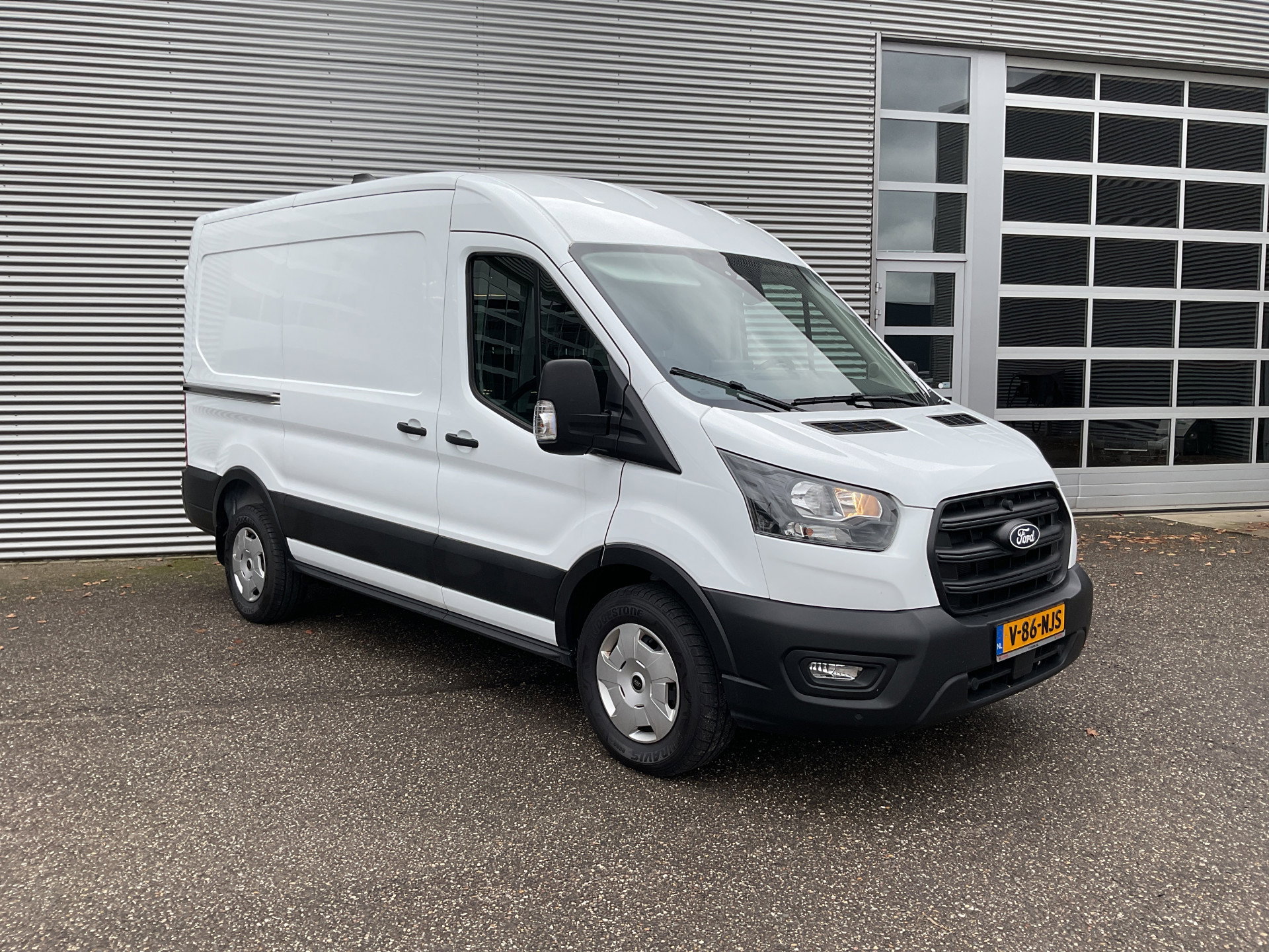 Ford Transit 2.0 TDCI 165 pk Aut. L2H2 Standkachel/ 2.8t Trekverm./ Omvormer/ Carplay/ Climate/ Cruise/ Camera/ PDC/ Trekhaak