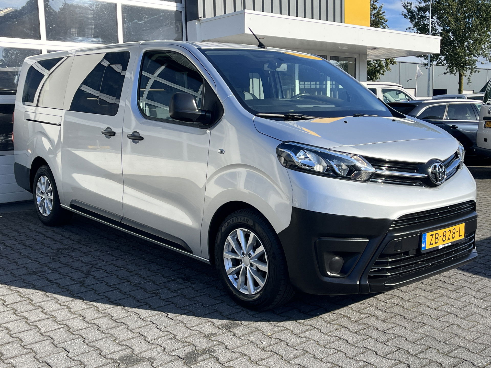 Foto van Toyota PROACE Shuttle 9-persoons