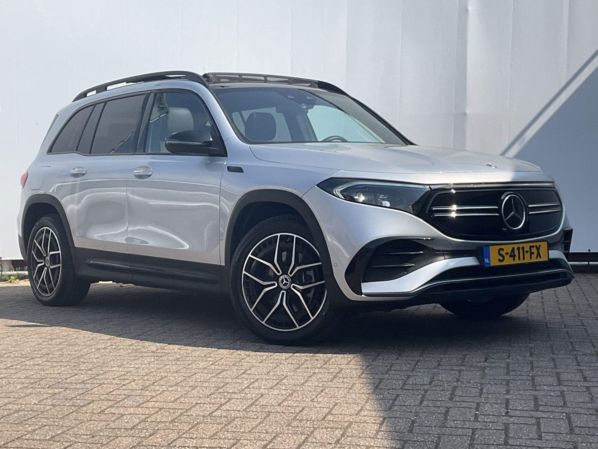 Foto van Mercedes-Benz EQB