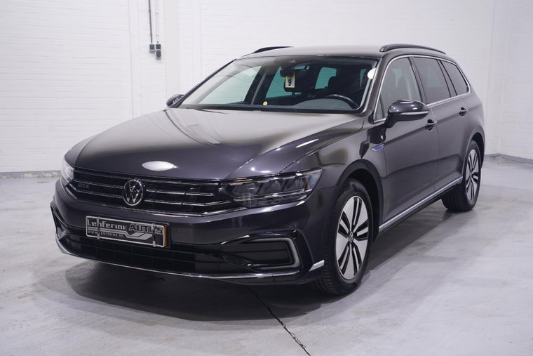 Volkswagen Passat foto 1