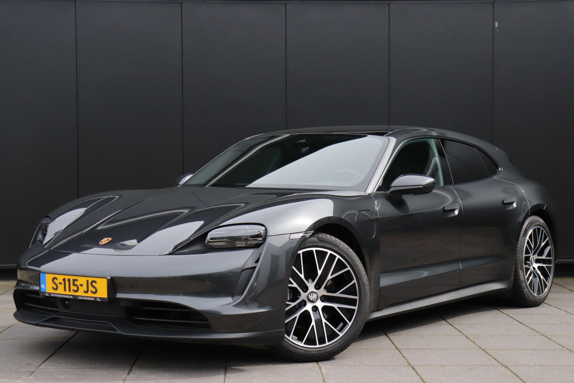Foto van Porsche Taycan Sport Turismo