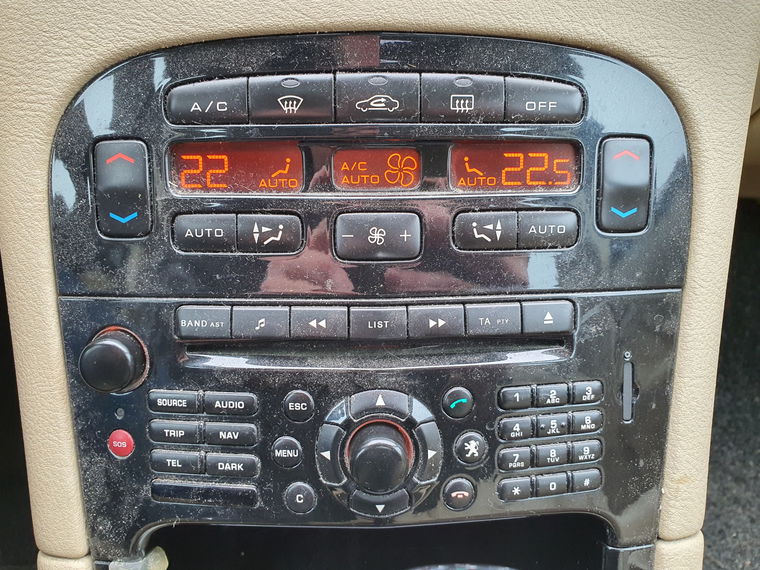 Peugeot 607