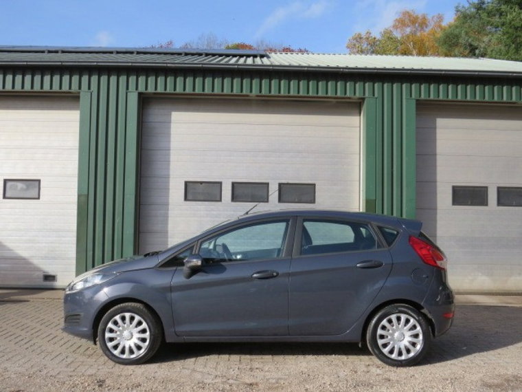 Ford Fiesta foto 1