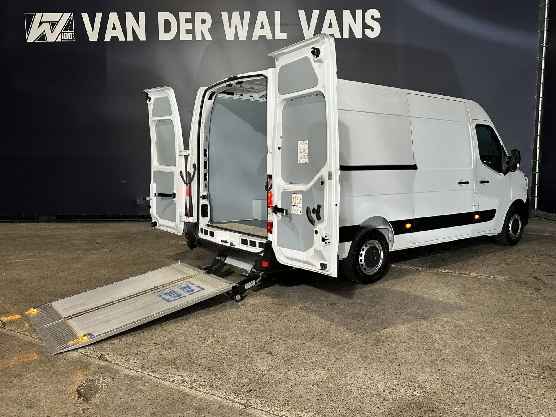 Renault Master 2.3 dCi 131pk L4H2 ** Laadklep ** Euro6 Airco | LED