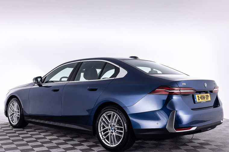 BMW i5