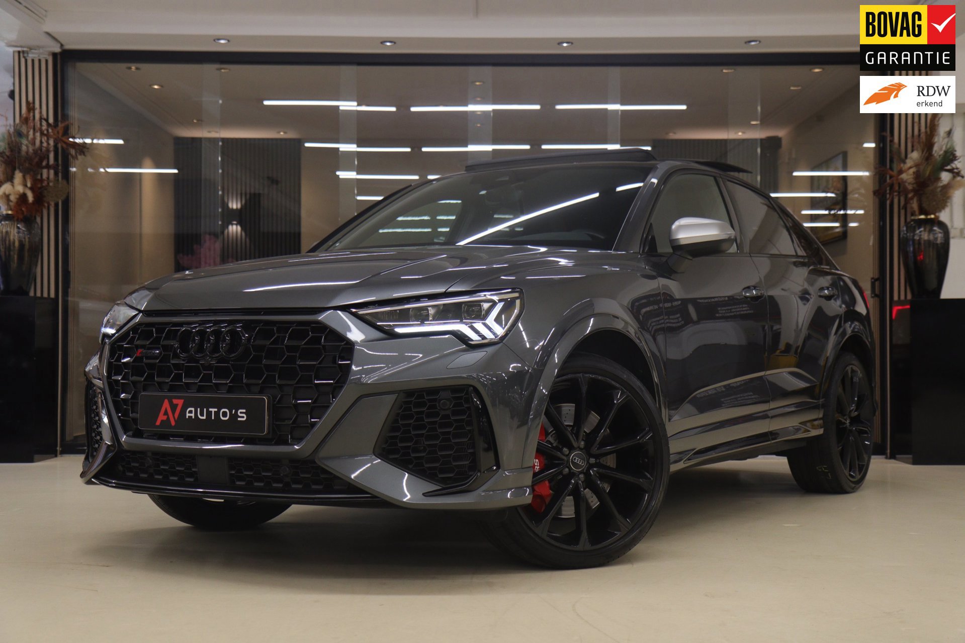 Foto van Audi RSQ3