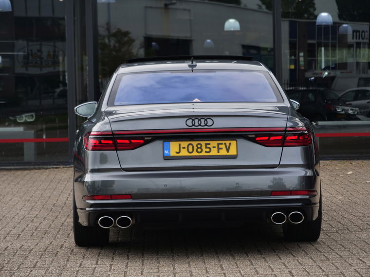 Audi S8