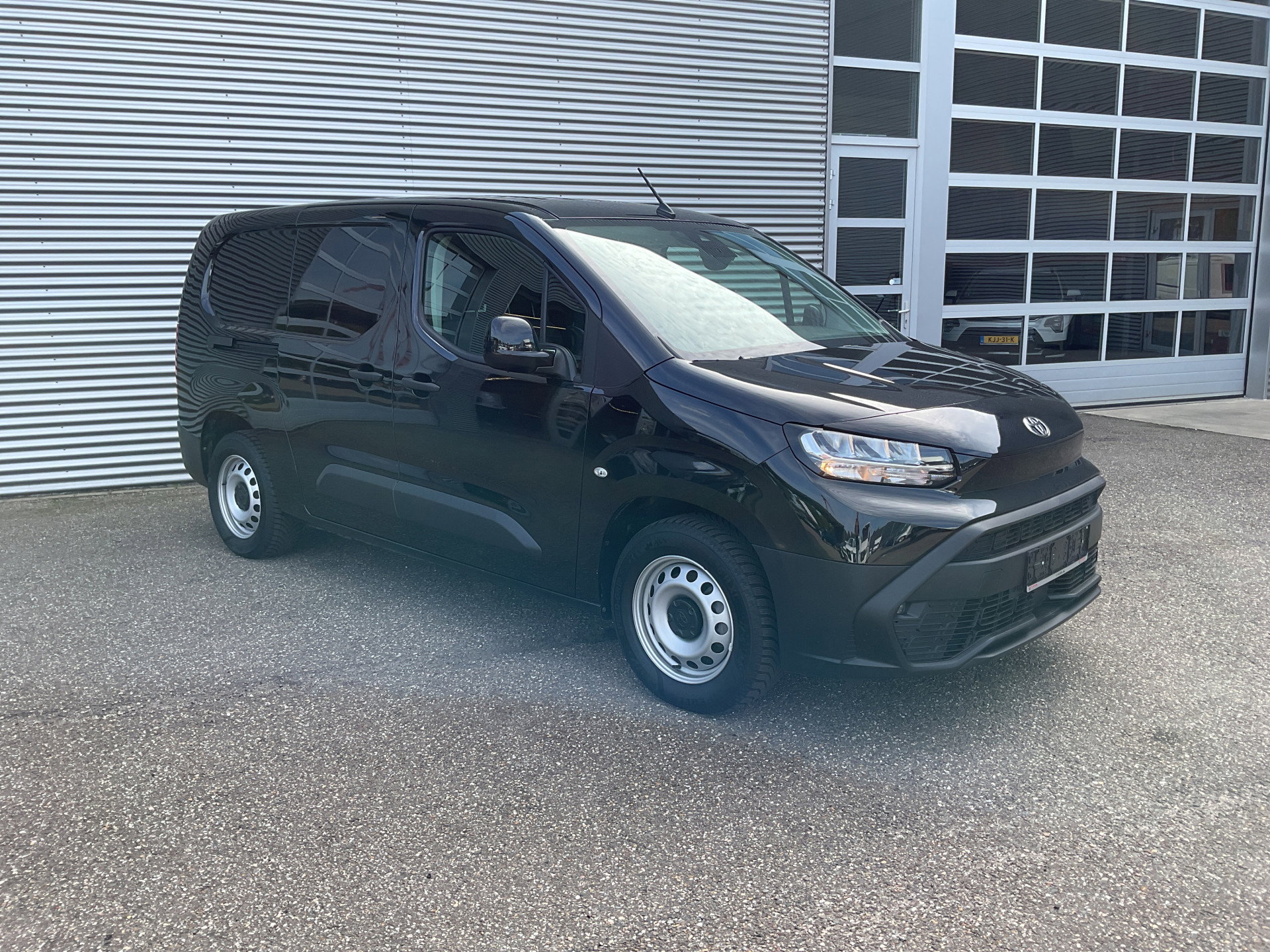 Toyota ProAce e-ProAce City 50 kWh 320 km WLTP L2 3Pers./ LED/ Standkachel/ Snellader/ 2x Schuifdeur/ Airco/ Cruise/ PDC/ DAB