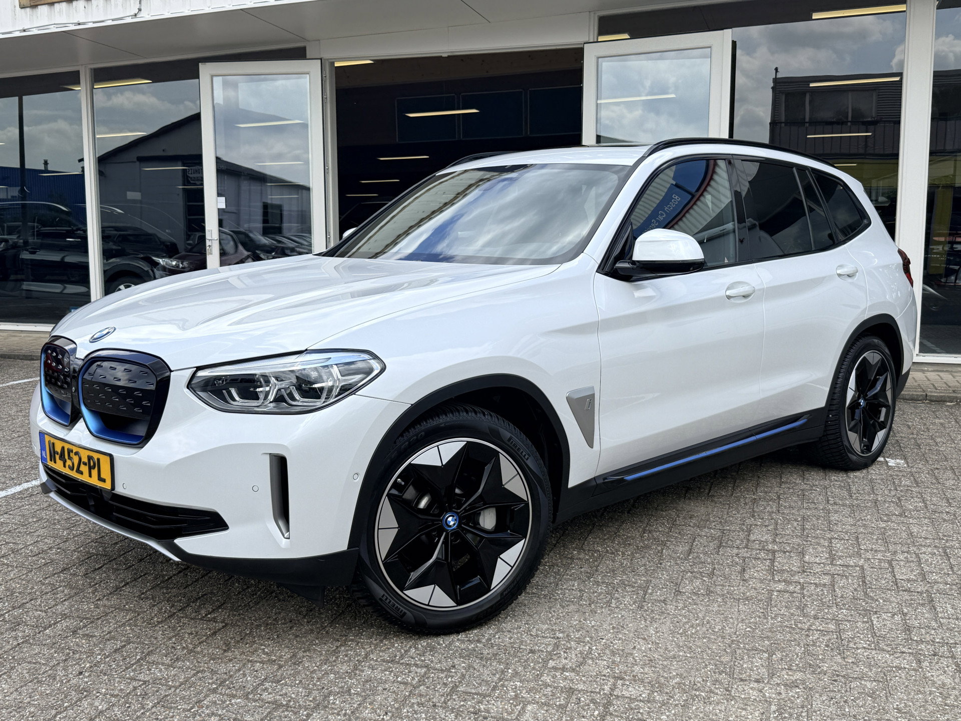 Foto van BMW iX3