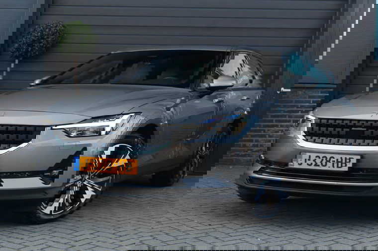 Foto van Polestar 2