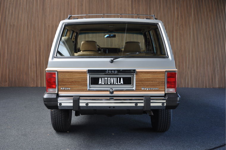 Jeep Wagoneer