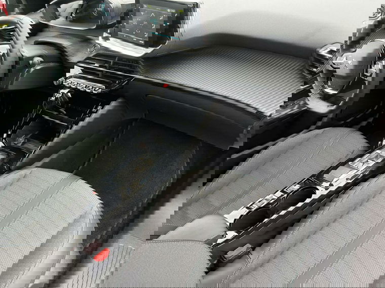 Peugeot e-2008