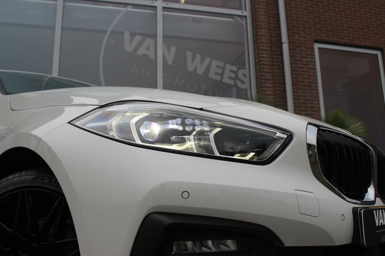 BMW 1-serie 118i F40 Executive Edition | Automaat | 1e eigenaar | NL auto | BTW auto | LED | Carplay | DAB | Sportstuur |