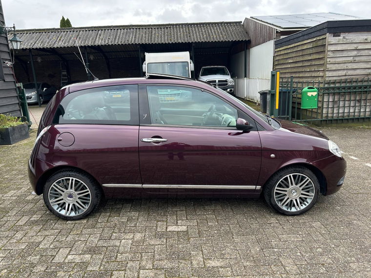 Lancia Ypsilon