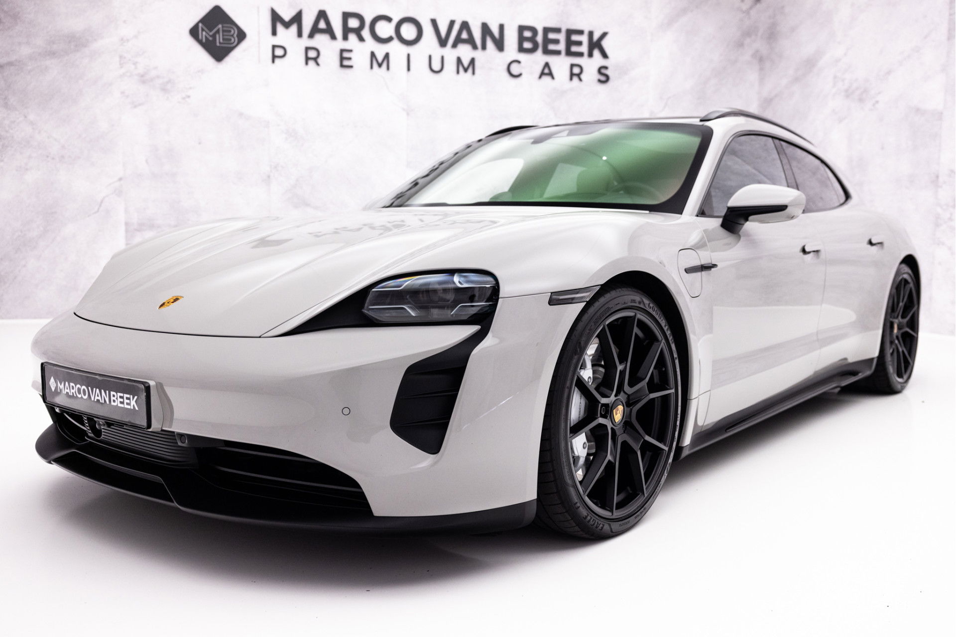 Foto van Porsche Taycan Sport Turismo