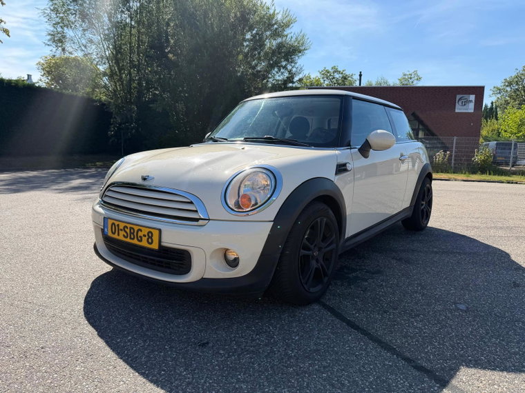 MINI 3-Deurs foto 1