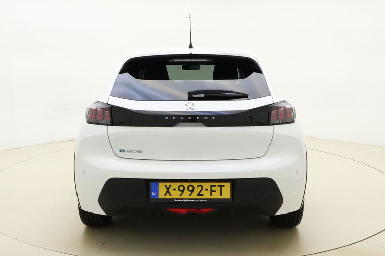 Peugeot e-208