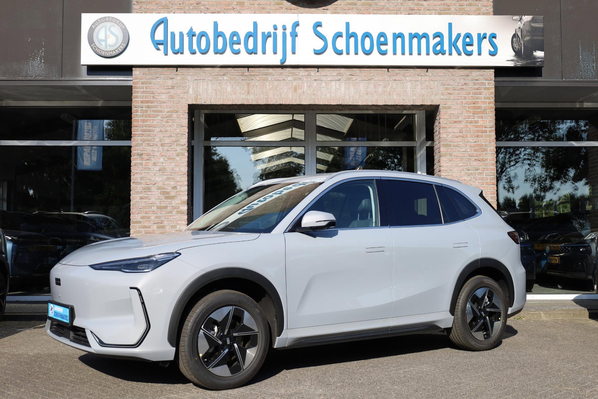 Foto van Geely E5
