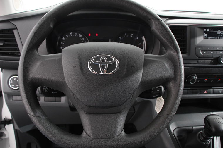 Toyota Proace Shuttle