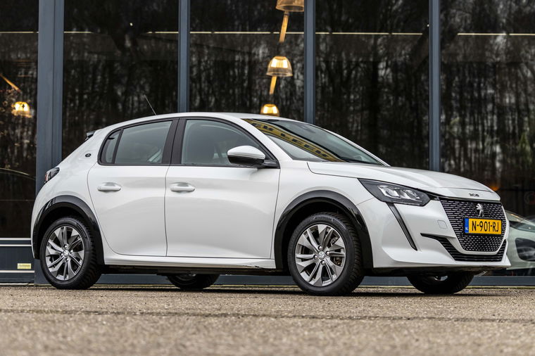 Peugeot e-208