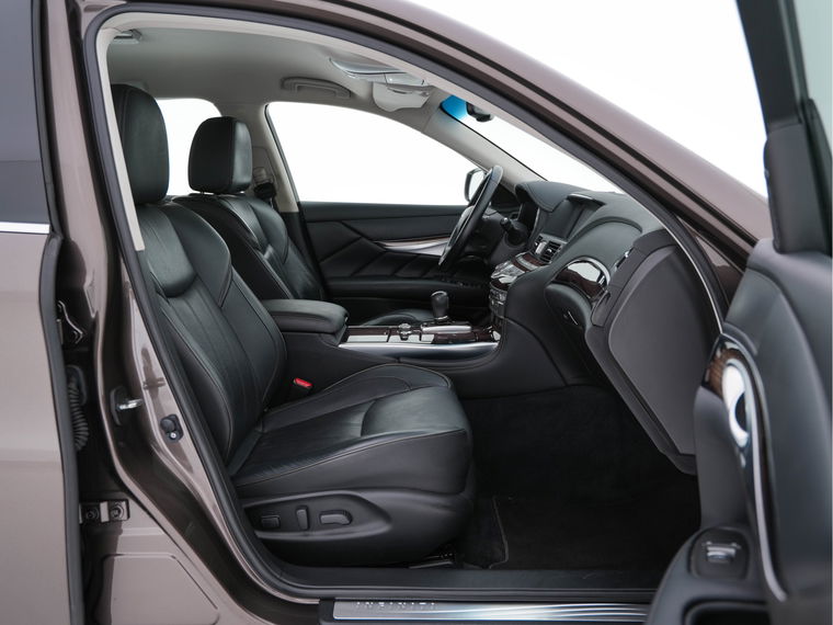 Infiniti Q70