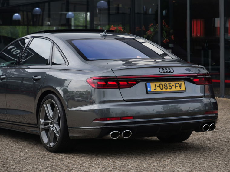 Audi S8