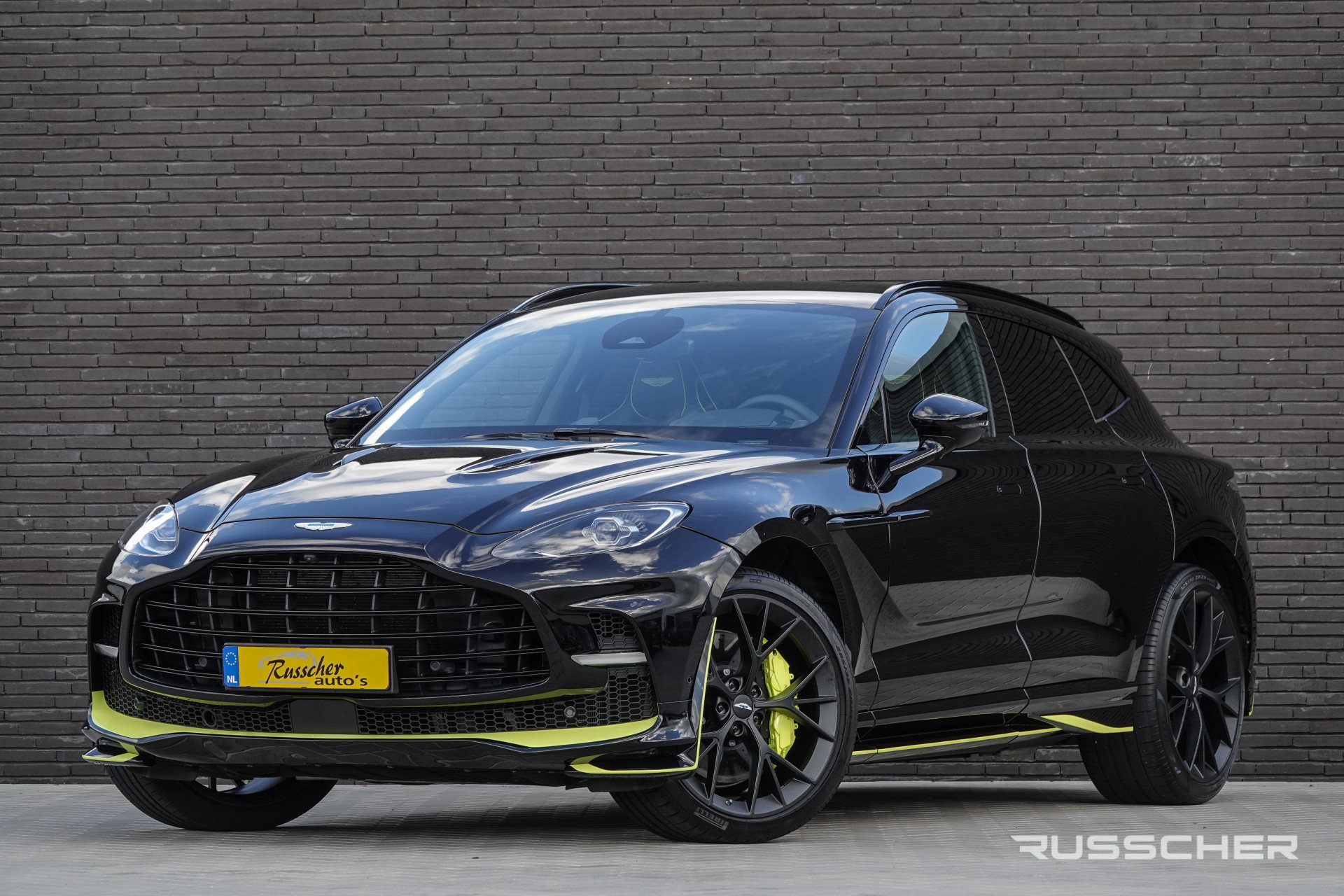 Foto van Aston Martin DBX