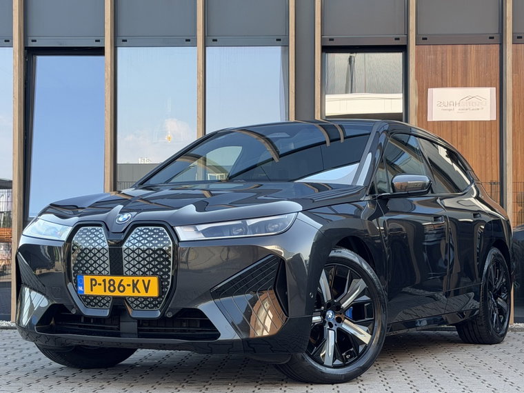 BMW iX
