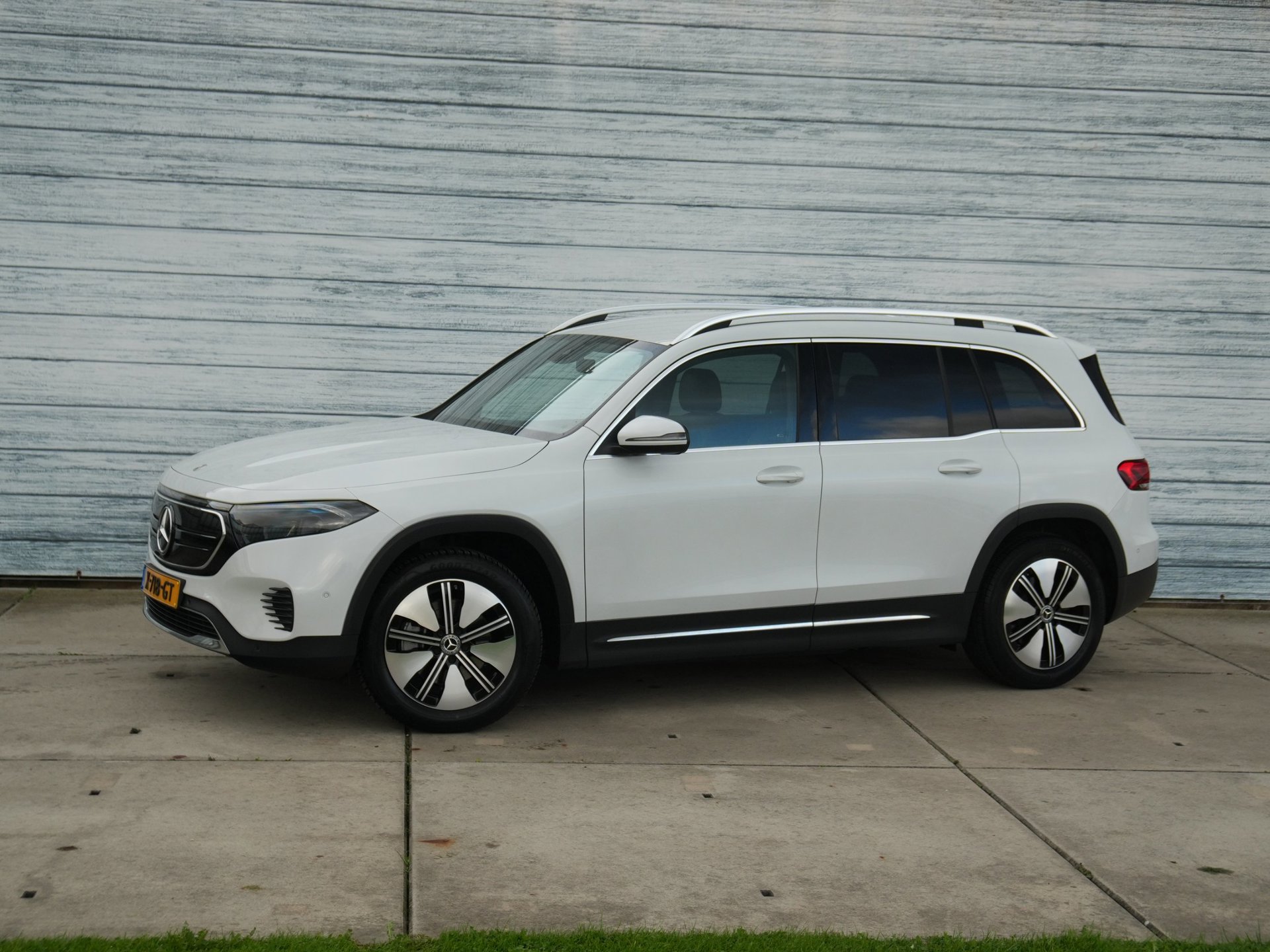 Foto van Mercedes-Benz EQB