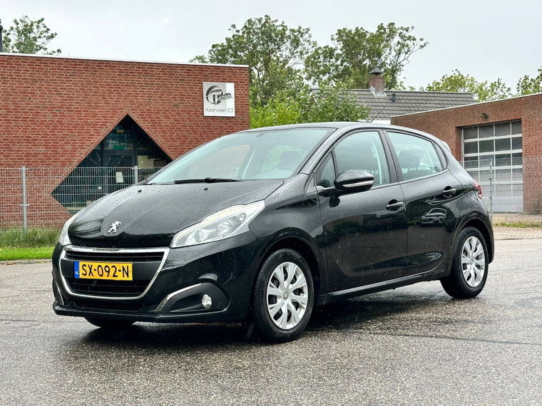 Peugeot 208 foto 1