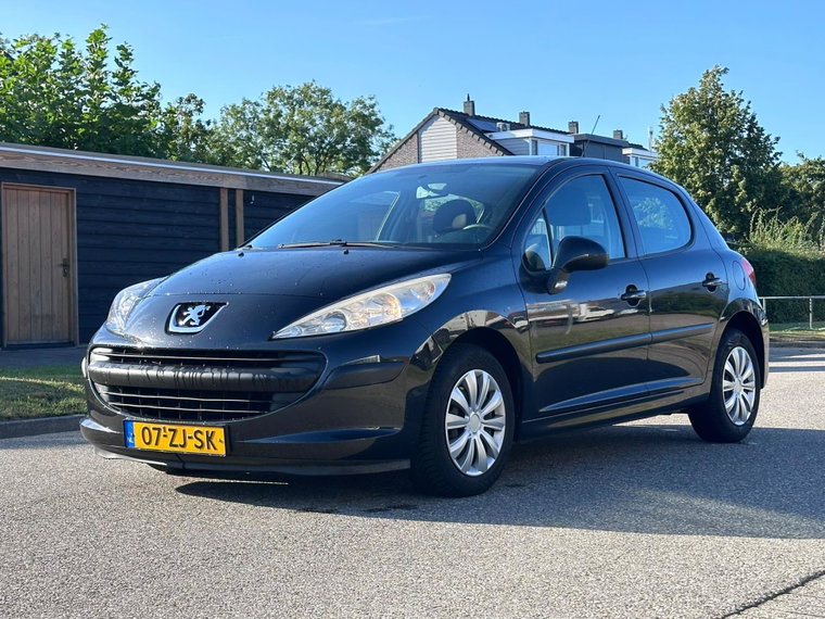 Peugeot 207 foto 1
