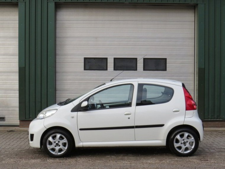 Peugeot 107 foto 1