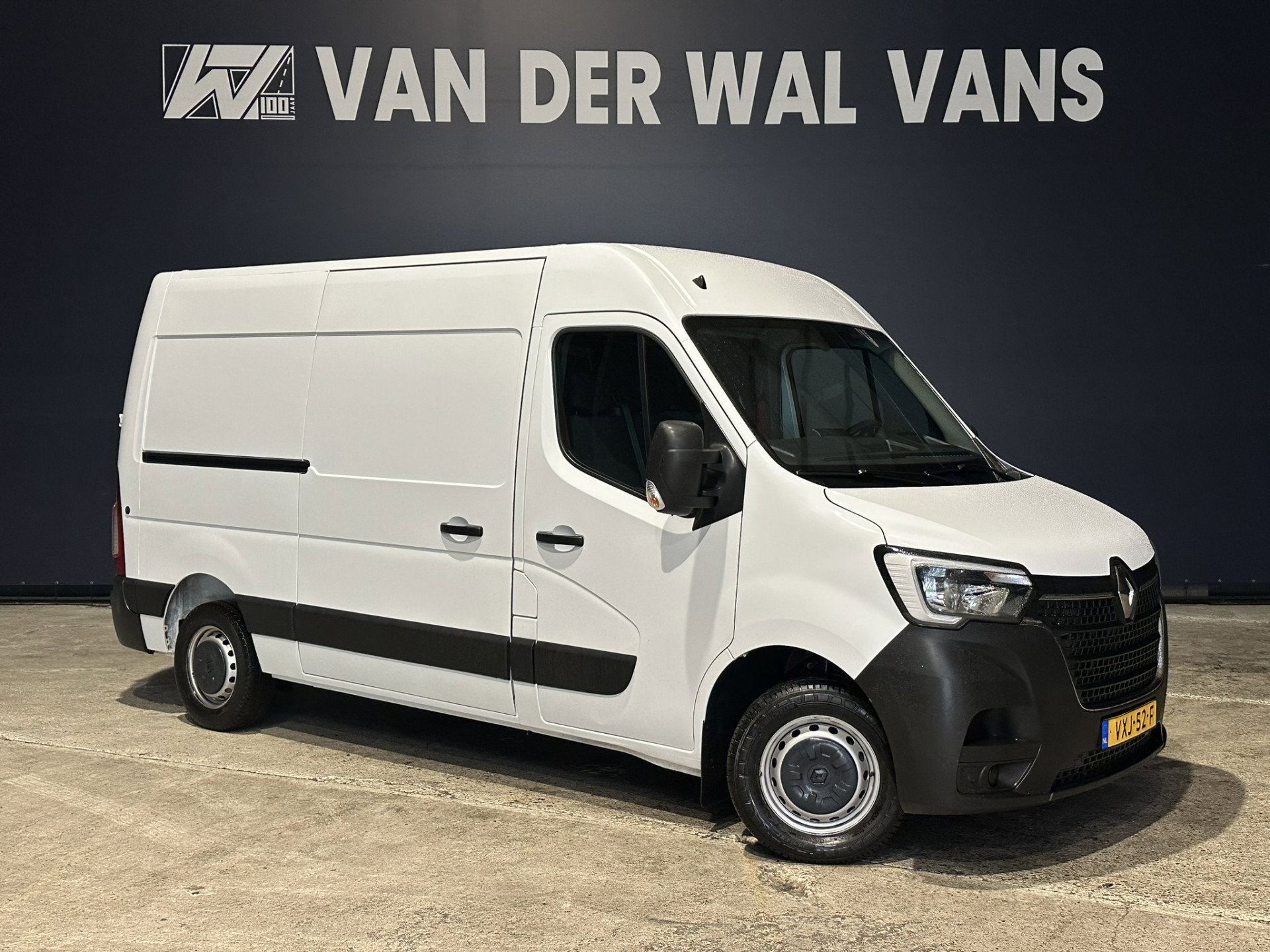 Renault Master 2.3 dCi 136pk L2H2 Euro6 Airco | Navigatie | Camera | Cruisecontrol | LED | 2500kg Trekhaak