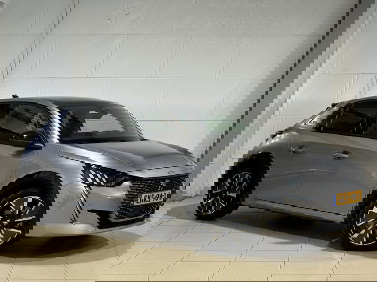 Peugeot e-208