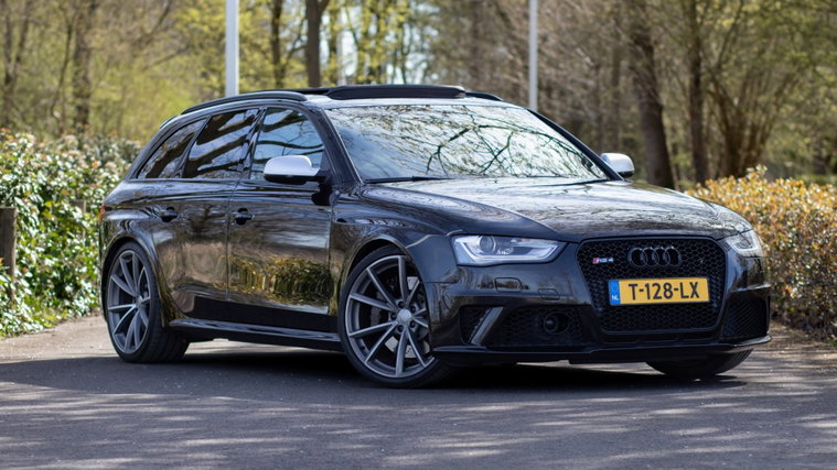 Audi RS4 foto 1