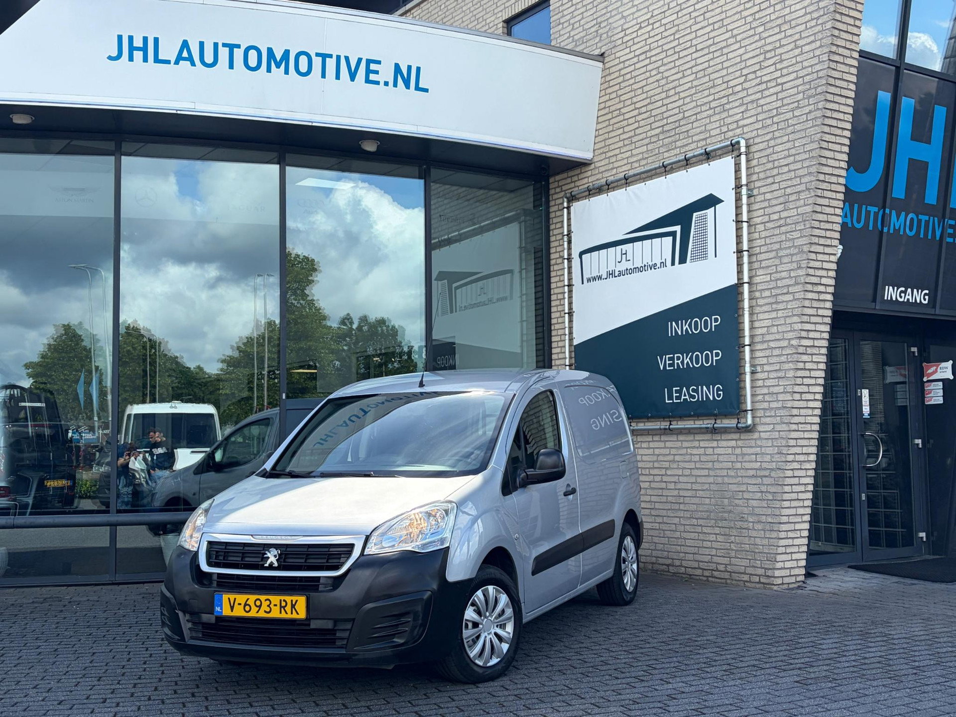 Foto van Peugeot Partner