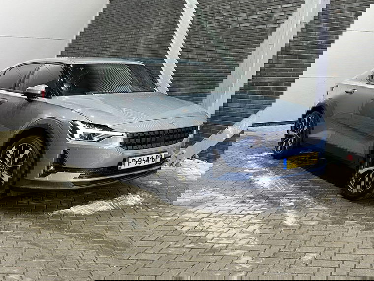 Foto van Polestar 2