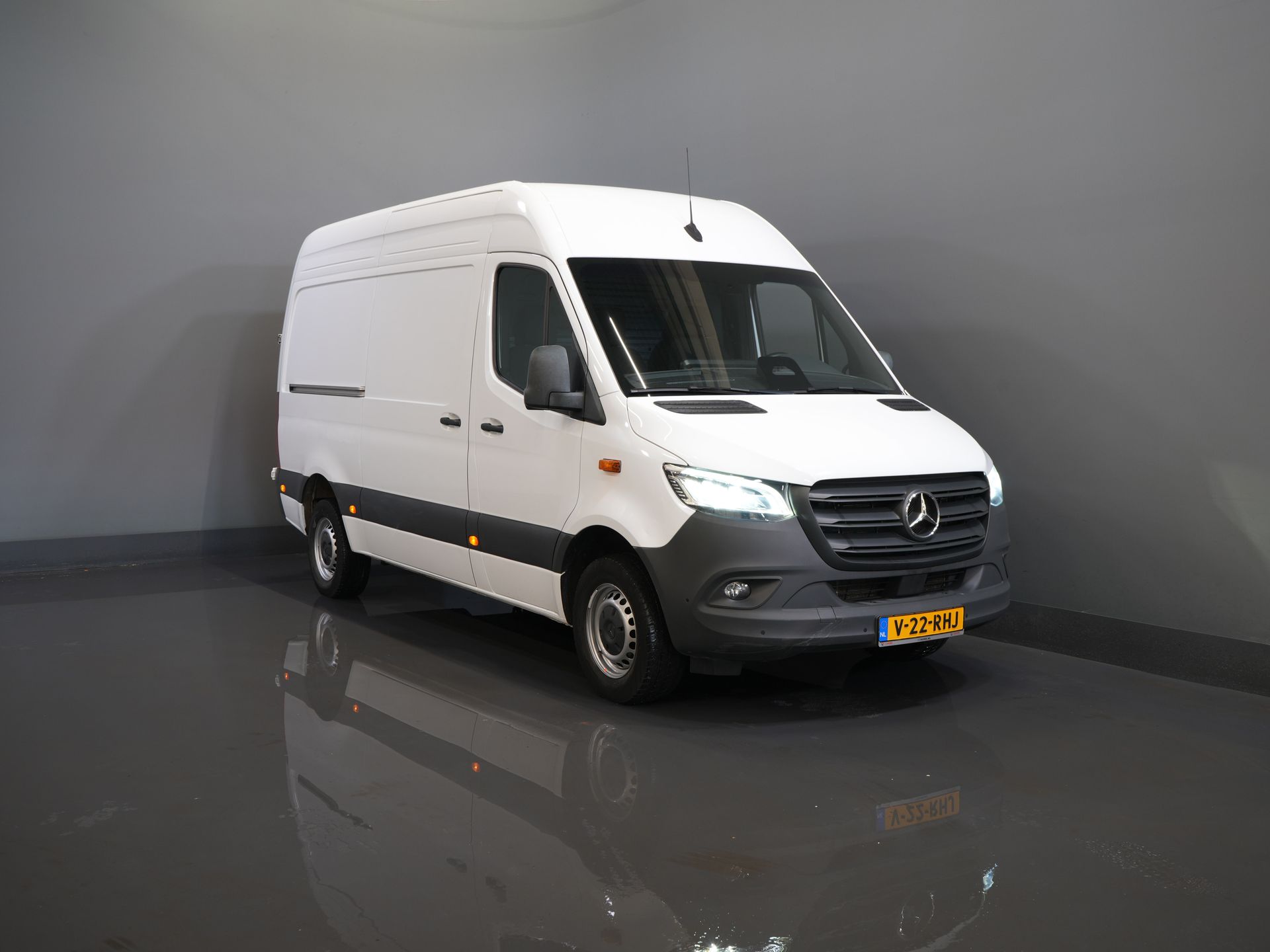 Mercedes-Benz Sprinter 317 CDI L2H2 Aut. LED/ 270Gr.Deuren/ Stoelverw./ Gev.Stoel/ Navi/ Airco/ Camera/ Cruise/ PDC