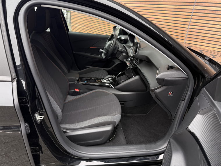 Peugeot e-208
