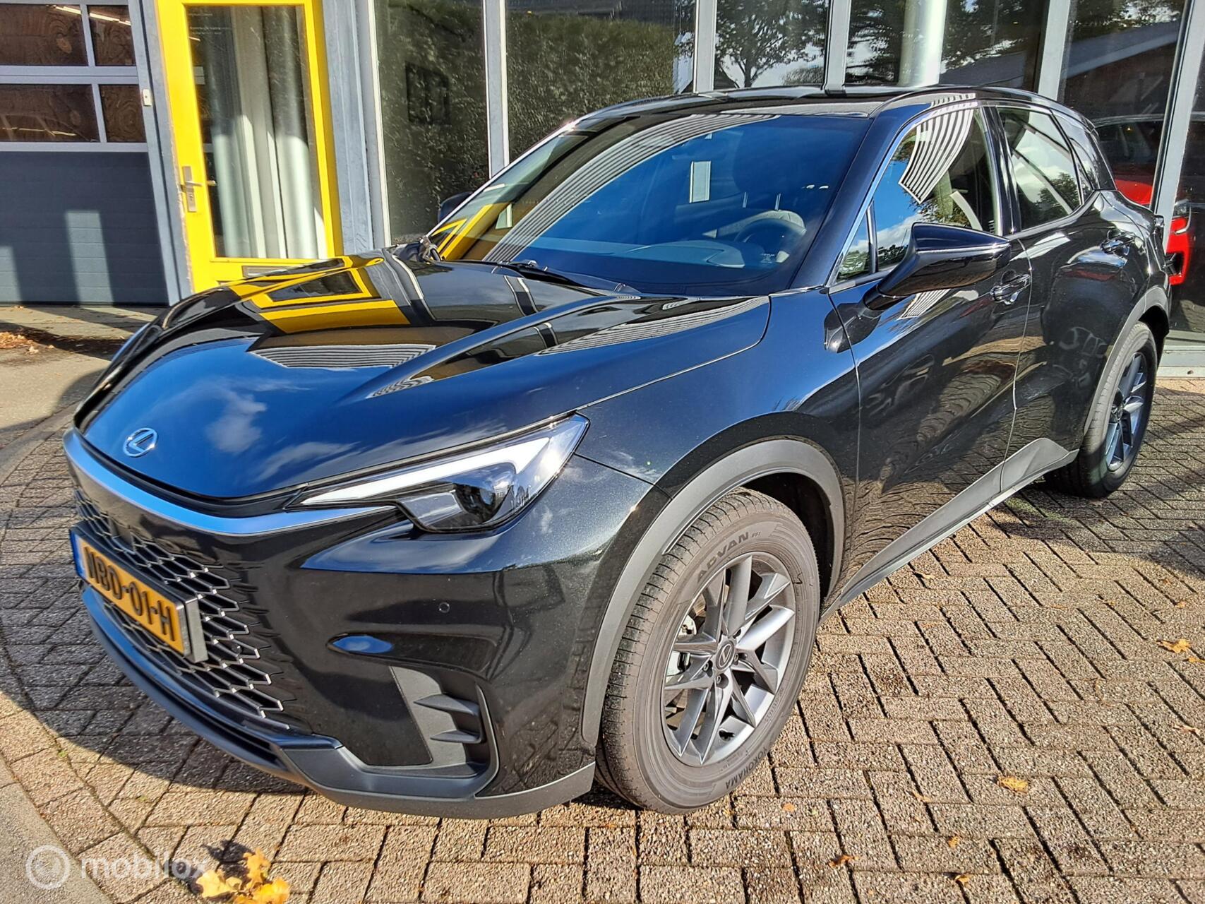 Foto van Lexus LBX