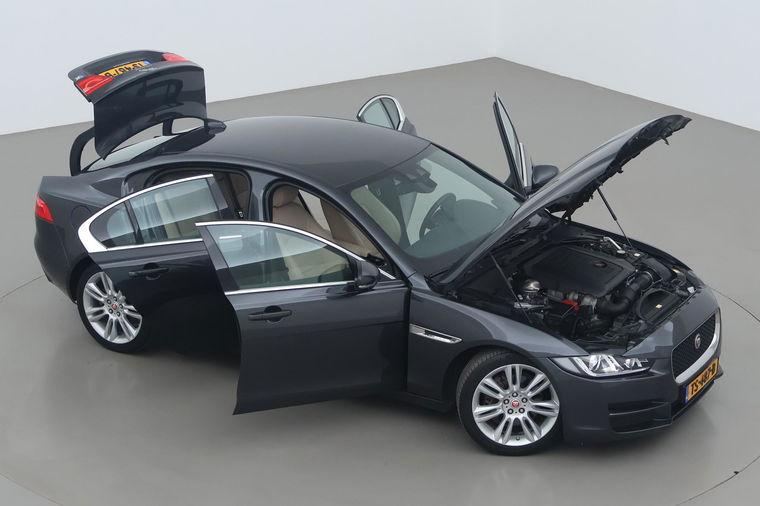 Jaguar XE
