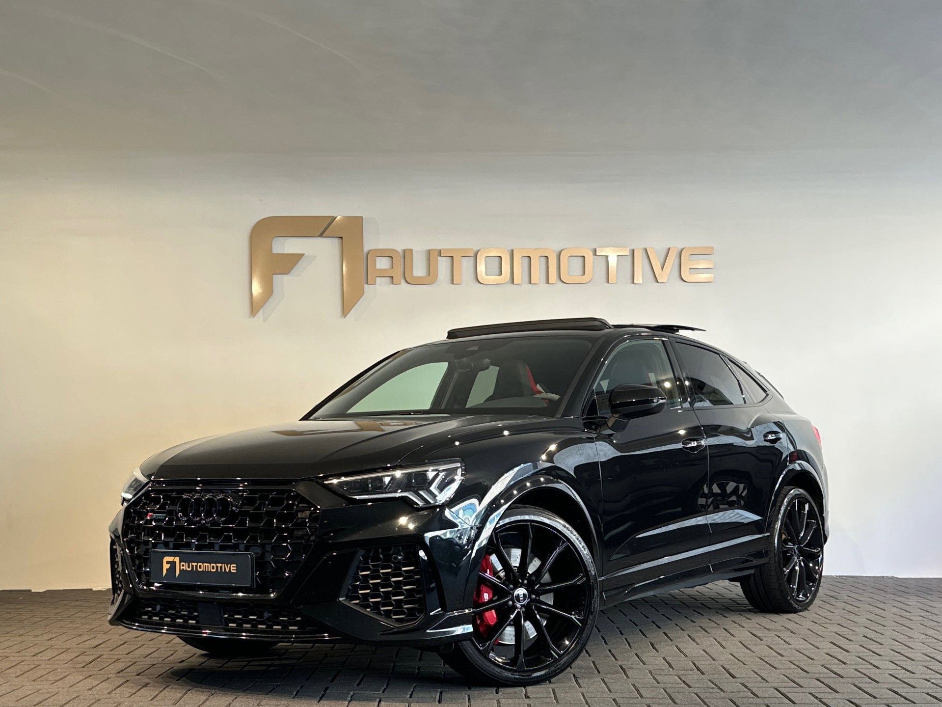 Foto van Audi RSQ3
