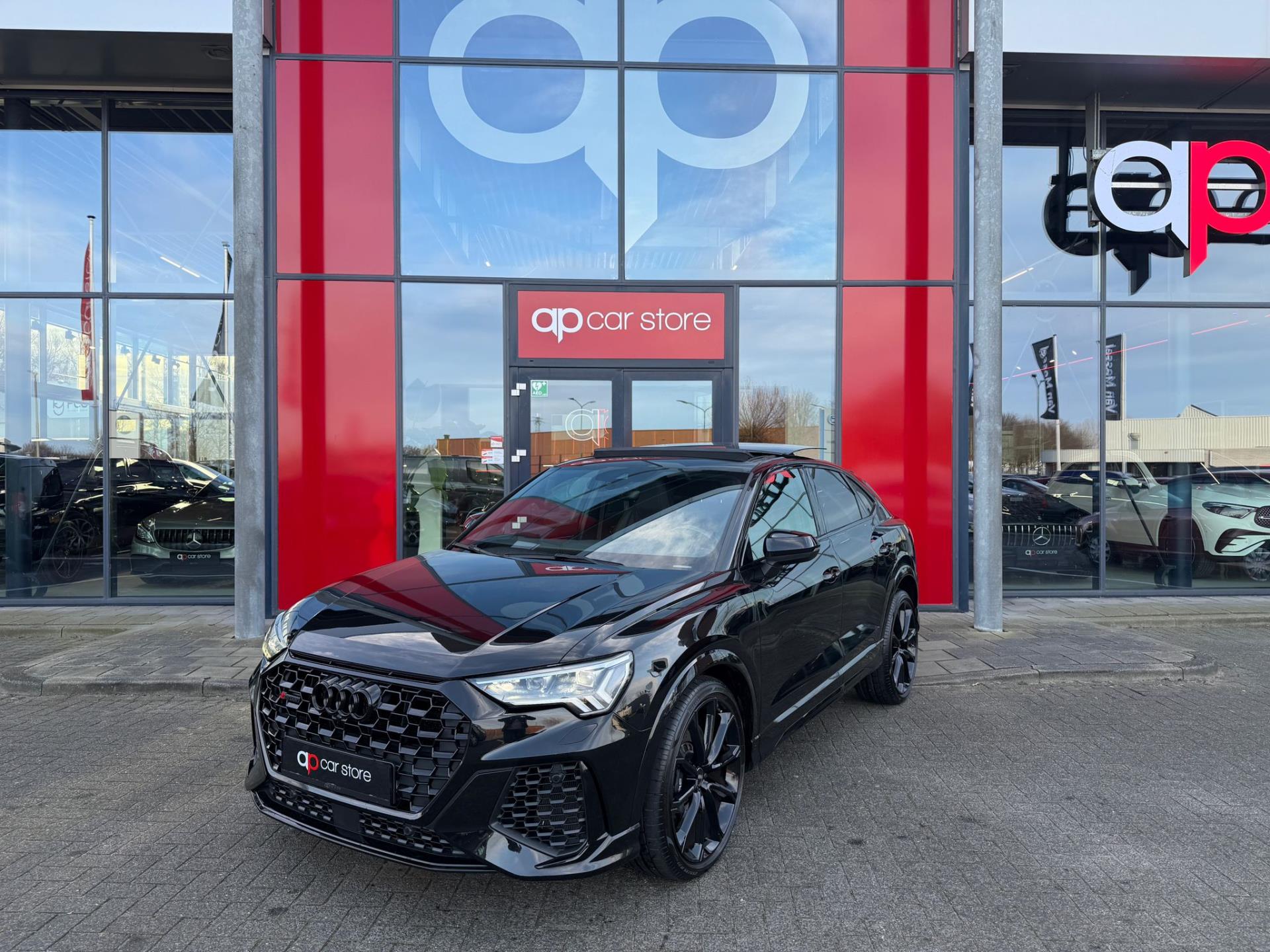 Foto van Audi RSQ3
